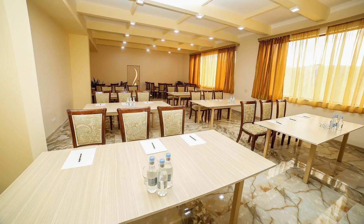Amrots Hotel Vayk Luaran gambar