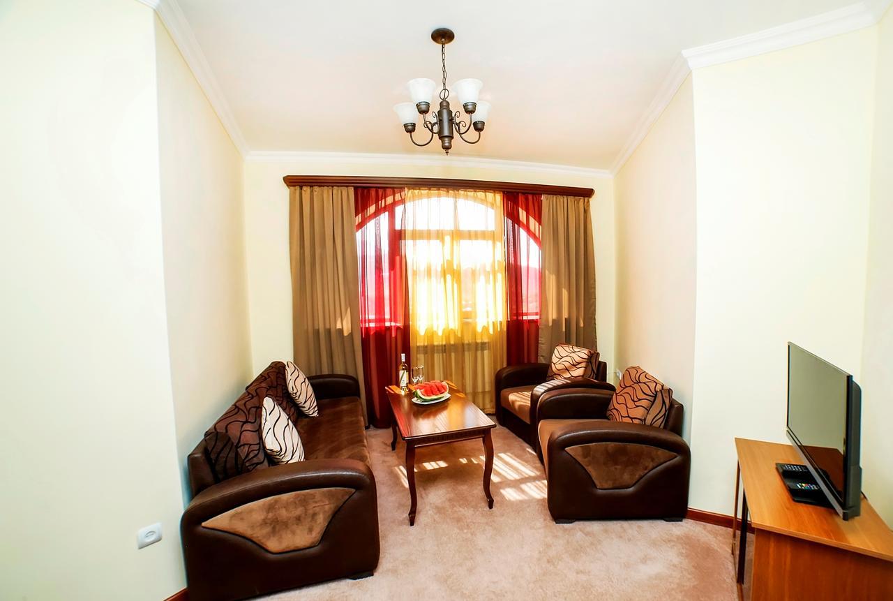Amrots Hotel Vayk Luaran gambar