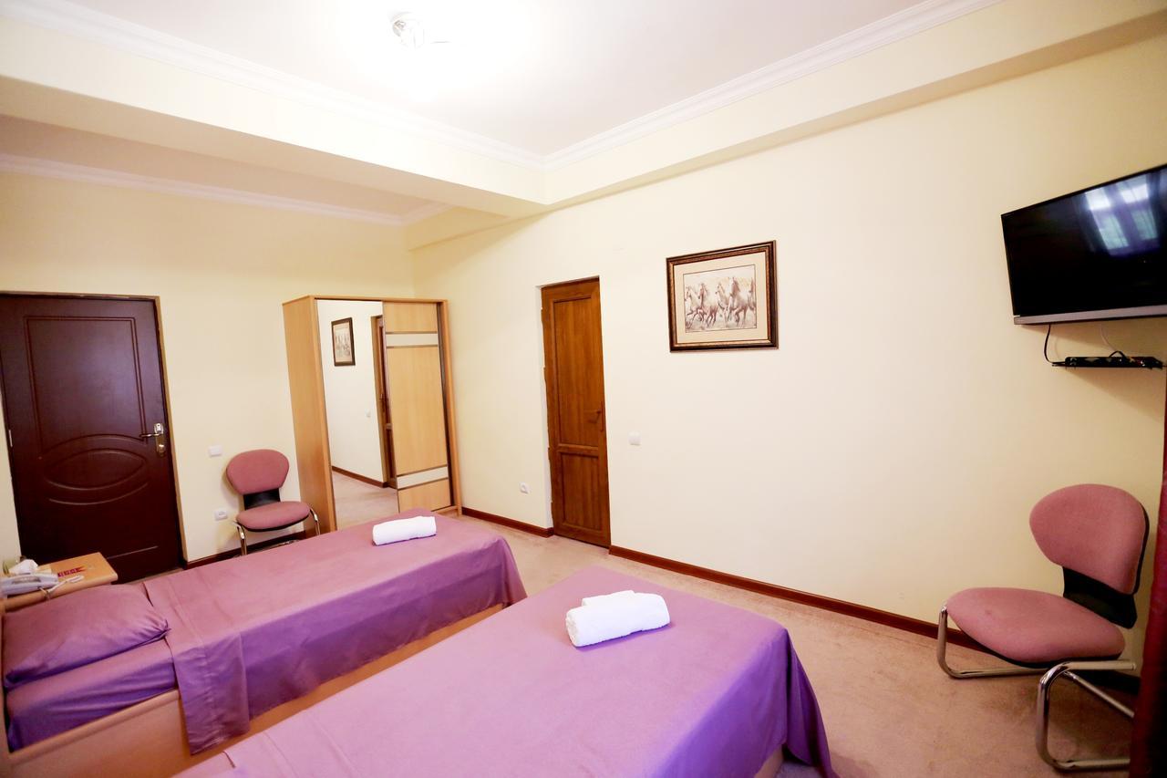 Amrots Hotel Vayk Luaran gambar