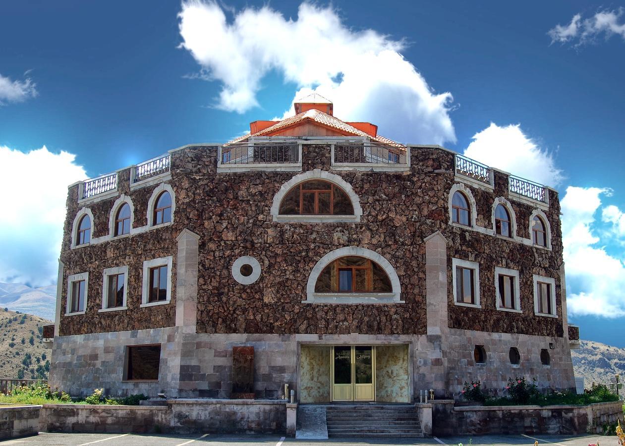 Amrots Hotel Vayk Luaran gambar